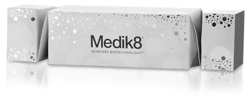 Medik8 lahjapakkaus, ihonpuhdistus ja seerumi